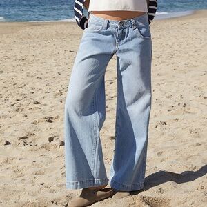 BRANDY MELVILLE LOW RISE BAGGY GRACIE JEANS